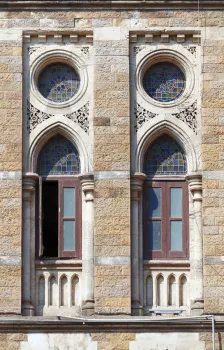 Gebäude der Stadtverwaltung, Fenster