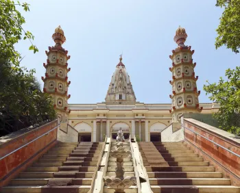 Shri-Dhakleshwar-Mahadev-Tempel, Freitreppe