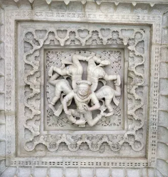 Tempelanlage von Ranakpur, Chaumukha Jain-Tempel, Akichaka-Darstellung an der Portikusdecke