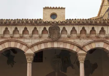 Palazzo Monte Frumentario, Detail der Fassade