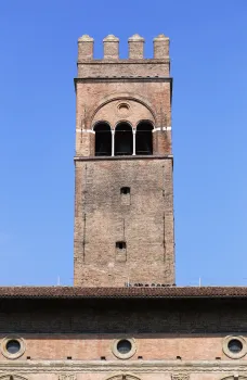 Palast des Podestà, Arengo-Turm