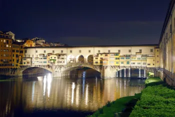 Alte Brücke (Ponte Vecchio), Ostansicht bei Nacht