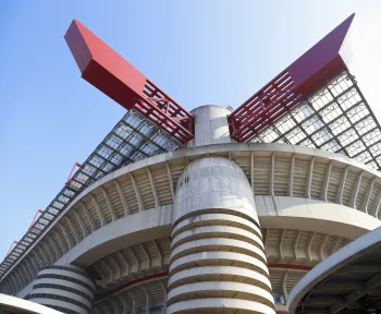 Giuseppe-Meazza-Stadion (San Siro), Detailansicht mit Dachstützturm