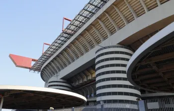 Giuseppe-Meazza-Stadion (San Siro), Detailansicht mit Stützturm