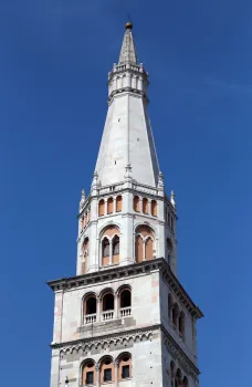Kathedrale von Modena, Ghirlandina