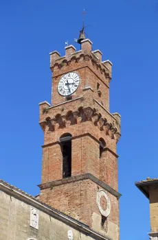 Kommunalpalast von Pienza, Uhrturm