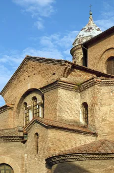 Basilika San Vitale, Detail der Ostfassade