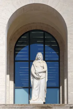 Palast der italienischen Zivilisation, allegorische Statue „Musik“