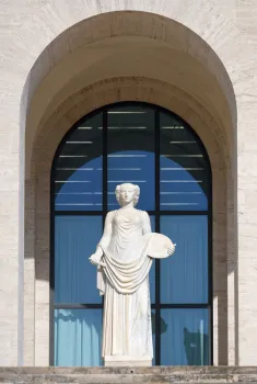 Palast der italienischen Zivilisation, allegorische Statue „Malerei“