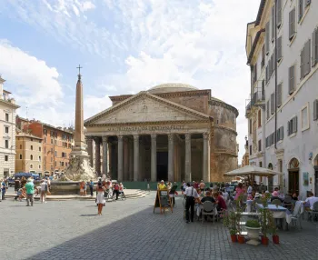 Pantheon, Platz der Rotunde