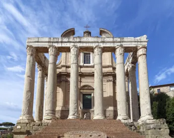 Forum Romanum, Tempel des Antoninus Pius und der Faustina, Vorderansicht
