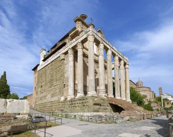 Forum Romanum, Tempel des Antoninus Pius und der Faustina, Südwestansicht
