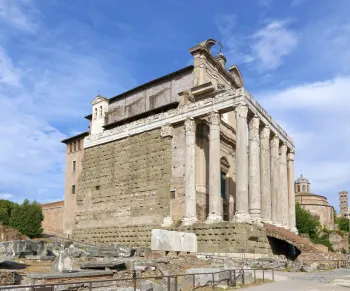 Forum Romanum, Tempel des Antoninus Pius und der Faustina, Westansicht