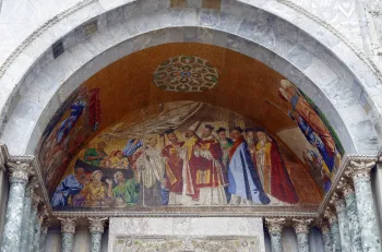 Markusdom, Lünetten-Mosaik „Der Leichnam des Heiligen Markus wird in Venedig begrüßt“