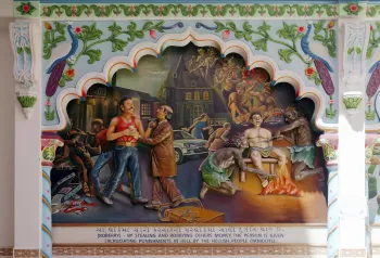 Tempel Shri Cutch Satsang Swaminarayan, Wandgemälde mit Reliefs