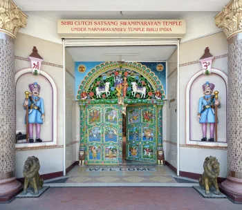 Tempel Shree Cutch Satsang Swaminarayan, Portal