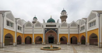 Jamia-Moschee, Ansicht über den Vorhof