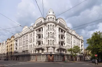 Eckhaus, Ostansicht