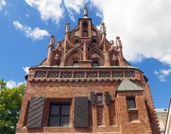 Perkunas-Haus, Hauptfassade (Ostansicht)