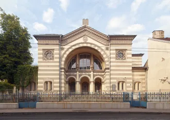 Choral-Synagoge, Hauptfassade (Nordostansicht)