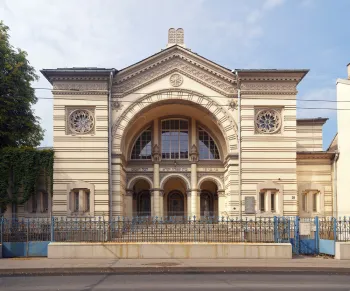 Choral-Synagoge, Hauptfassade (Nordostansicht)