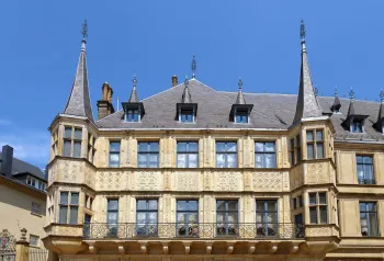 Großherzogliches Palais, oberer Teil der Fassade des alten Rathauses
