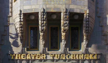 Königliches Tuschinski-Theater, Detail der Fassade mit Schriftzug