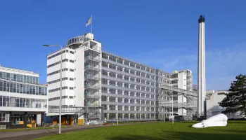 Van-Nelle-Fabrik, Hauptgebäude (Ostansicht)