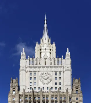 Gebäude des russischen Außenministeriums, Dach mit Turmspitze