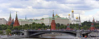 Moskauer Kreml hinter der Großen Steinernen Brücke, Sicht von der Patriarchen-Brücke