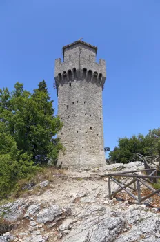 Montale-Turm, Südansicht