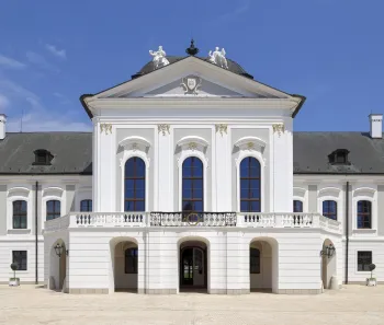 Palais Grassalkovich, Risalit