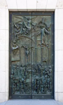 Almudena-Kathedrale, Bronzetür