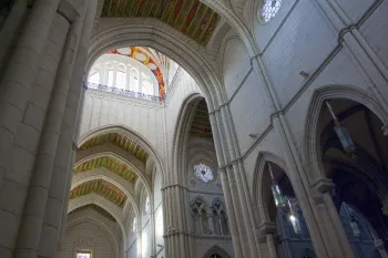 Almudena-Kathedrale, Querschiff