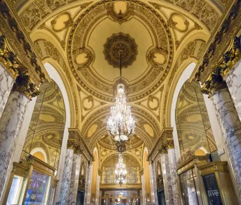 Opernhaus Boston, Eingangshalle