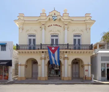 San-Carlos-Institut, Hauptfassade