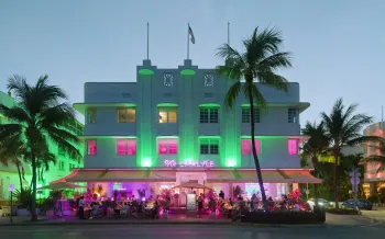 The Carlyle, beleuchtete Fassade am Abend