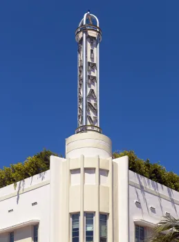 Tiffany Hotel, Leuchtbeschriftung