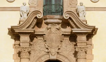 Freiheitsturm, Detail des Hauptportals