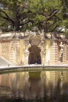 Villa Vizcaya, Gärten, Grotte