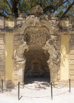 Villa Vizcaya, Grotte