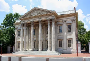 Erste Bank der Vereinigten Staaten, Hauptfassade (Ostansicht)