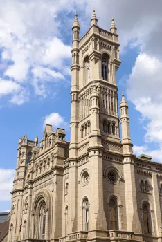 Freimaurertempel von Philadelphia, Turm und Hauptfassade (Südwestansicht)