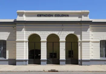Bahnhof von Colonia, Risalit